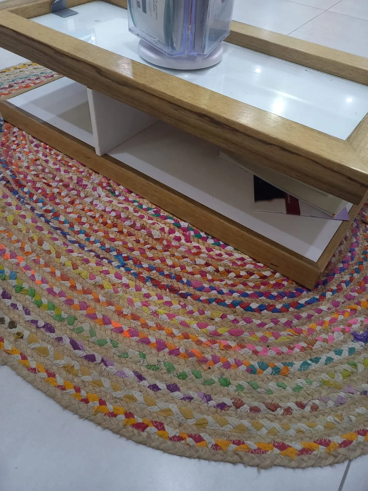 Alfombra elaborada con tiras textiles recuperadas