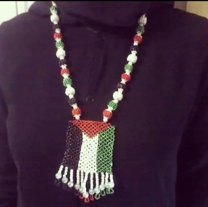 Collar de cuentas con los colores palestinos